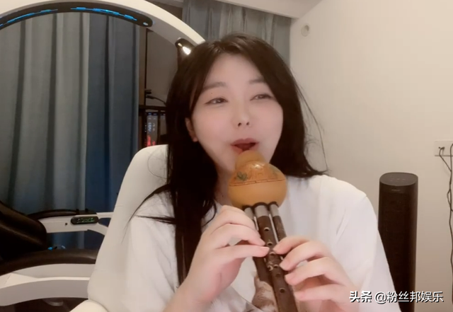 刘飞儿模仿女主播秀身材,体型健硕粉丝不买账,直言犯不上这样