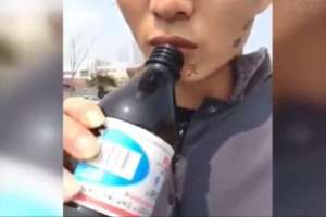 女主播咬手指(2019年，他直播挑逗银环蛇被咬送ICU，生命垂危为什么没人同情？)