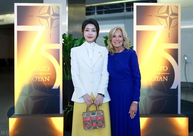 尹锡悦和金建希的血色浪漫:看守所泡菜犹在,誓言早成灰