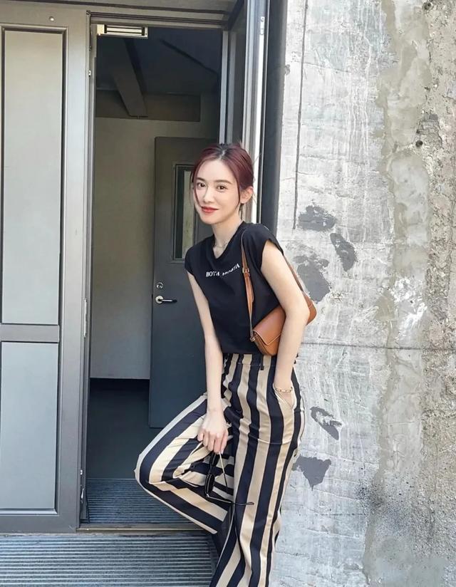 NBA女神宋美娜性感写真，她的解说为何能迷倒万千球迷？