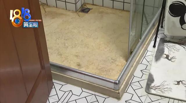 小张被浴室玻璃门割伤手，热搜第一！小伙误打误撞成了网红，刚刚记者又联系了小张