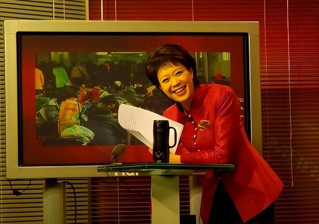 央视主持李文静,和丈夫坚持丁克,如今50岁无儿无女,她后悔了?