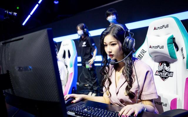 若风老婆戚蓝尹重出江湖，参加斗鱼云顶表演赛，秀一把大师实力