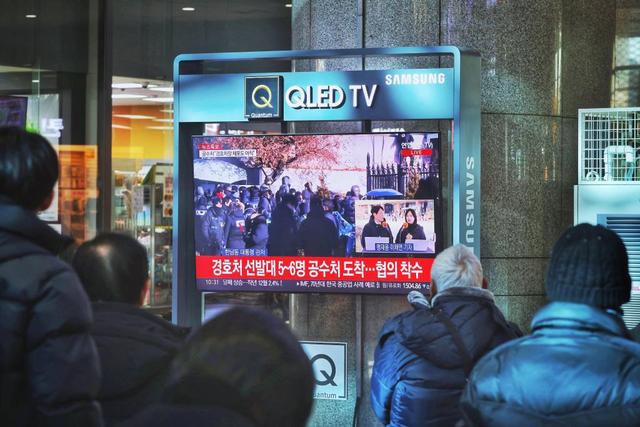 我在现场·照片背后的故事丨动荡与对峙,直击尹锡悦被捕现场