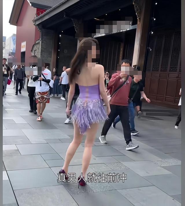 遍地流氓？太古里女网红当众擦边露底裤，真是饱眼福长见识了！