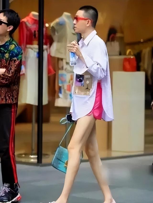 遍地流氓？太古里女网红当众擦边露底裤，真是饱眼福长见识了！