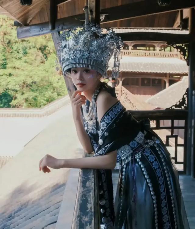 与辉同行官宣新主播!湖北籍主播小贝加入,是个会弹古筝的女主播