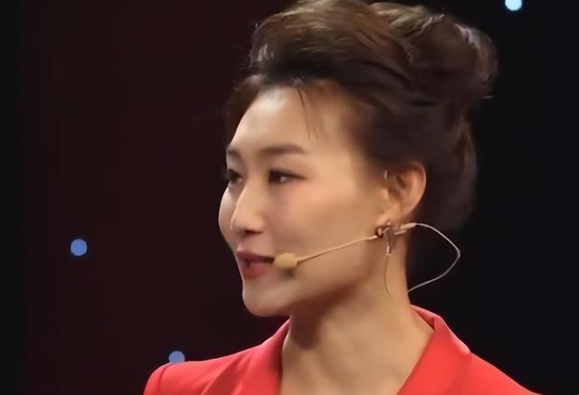 央视主持李文静,和丈夫坚持丁克,如今50岁无儿无女,她后悔了?