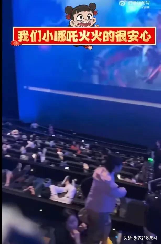 《哪吒》票房破百亿，六公主全程直播，导演偷偷改第三部上映时间