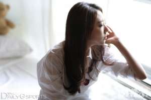 韩国美女主播床上诱惑(LCK新晋女主播李贤京最新床上画报 不比恩静差)