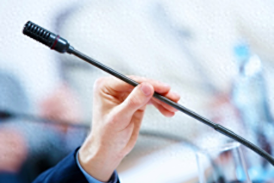 湖南一女主播与男友吸食“上头电子烟”,双双被抓