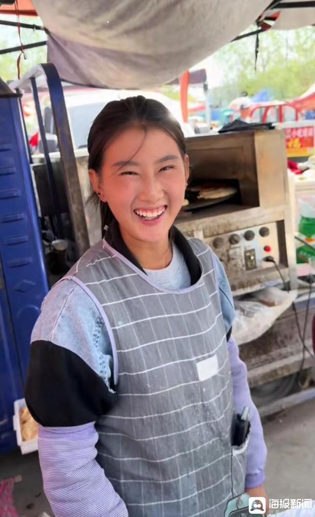 突然走红的19岁“烤牌姑娘”，和她背后独自带两个女儿生活的坚强母亲