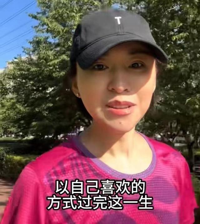 欧阳夏丹:没了央视光环变普通人,46岁仍单身,在新圈子红到发紫
