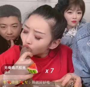 女主播直播福利视频(画面太污快手女主播现场大尺度不雅表演，被官方封禁)