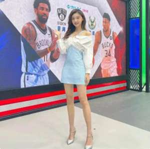 美女主播掀(知名女主播被领导当场掀裙子？当事人发文澄清，是自己主动折上去)