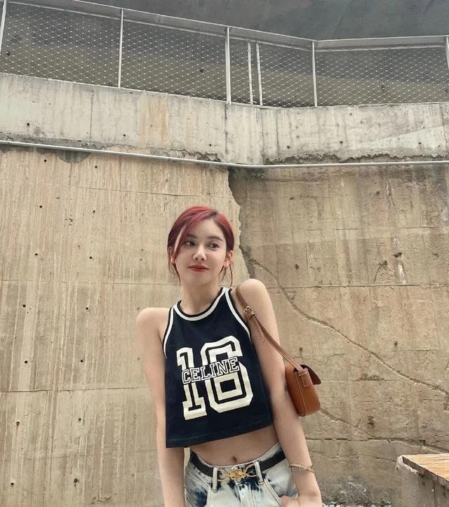 NBA女神宋美娜性感写真，她的解说为何能迷倒万千球迷？