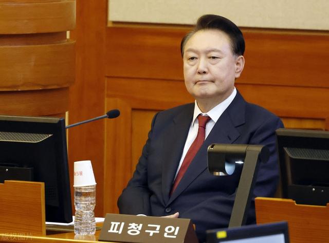 尹锡悦和金建希的血色浪漫:看守所泡菜犹在,誓言早成灰