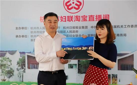 1个半小时，成交1009单！还有很多网友联系客服想去采摘游！错过这场直播，你还可以下单