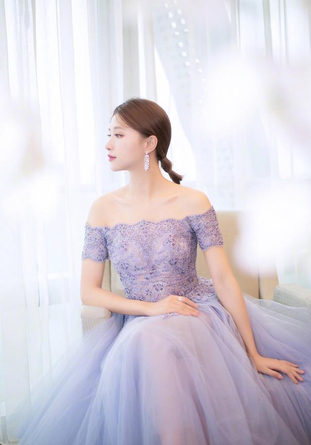 安徽卫视王牌节目美女主持人风采一览,美与知性并存