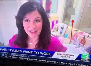 美女主播洗澡(美国女记者家中直播剪刘海，丈夫洗澡时意外裸身入镜)