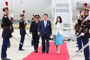 福顺 韩国女主播(尹锡悦和金建希的血色浪漫：看守所泡菜犹在，誓言早成灰)