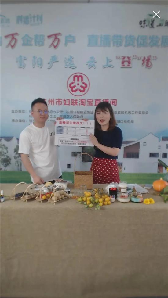 1个半小时，成交1009单！还有很多网友联系客服想去采摘游！错过这场直播，你还可以下单