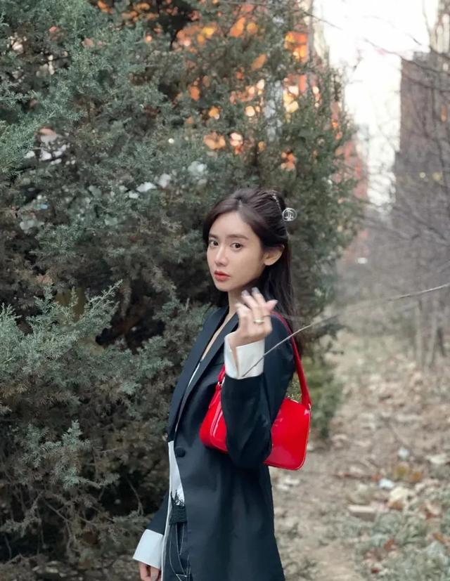 NBA女神宋美娜性感写真，她的解说为何能迷倒万千球迷？