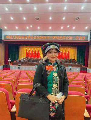 七甲坪混饭女主播金玲(会讲非遗故事的女主播)