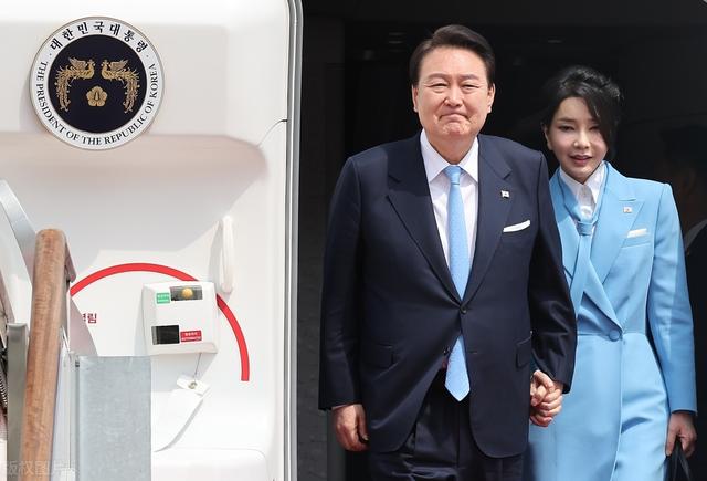 尹锡悦和金建希的血色浪漫:看守所泡菜犹在,誓言早成灰