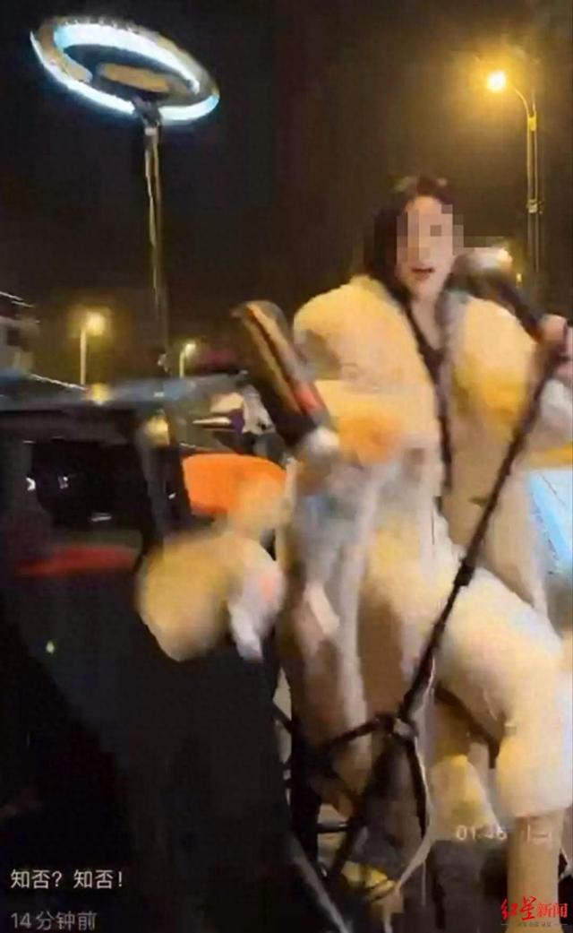 女主播深夜马路边直播，拒绝宝马司机搭讪后被撞！官方公布调查结果