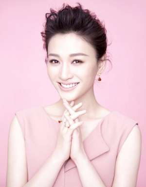 麻辣女主播视频(民国现代穿越不停歇 李小冉戏外热爱生活)