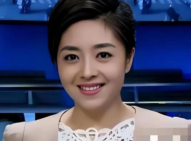 女主持人内急去方便，消失在夜色中，同事去找竟然只找到一只鞋！