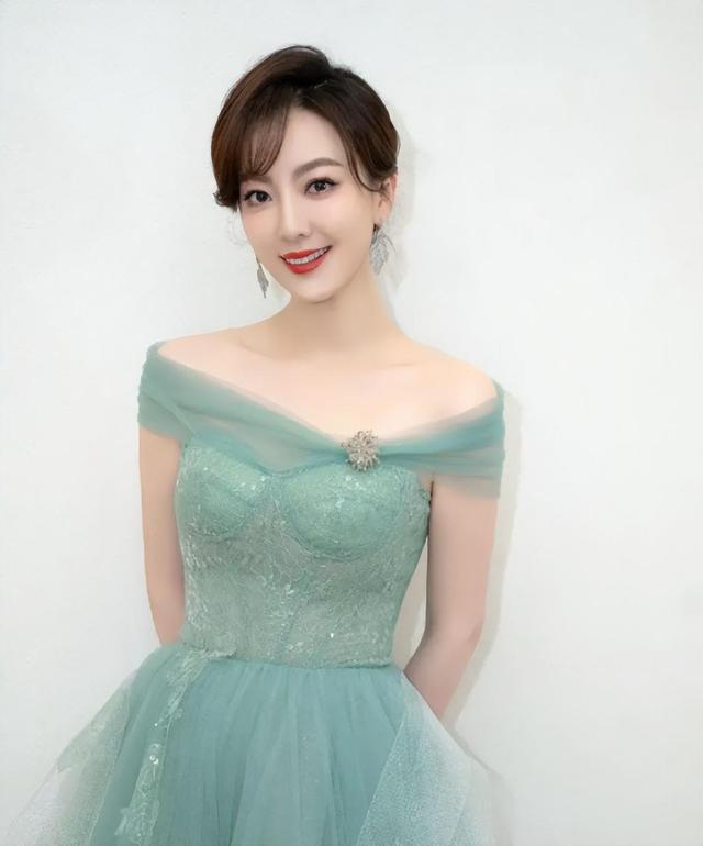 安徽卫视王牌节目美女主持人风采一览,美与知性并存