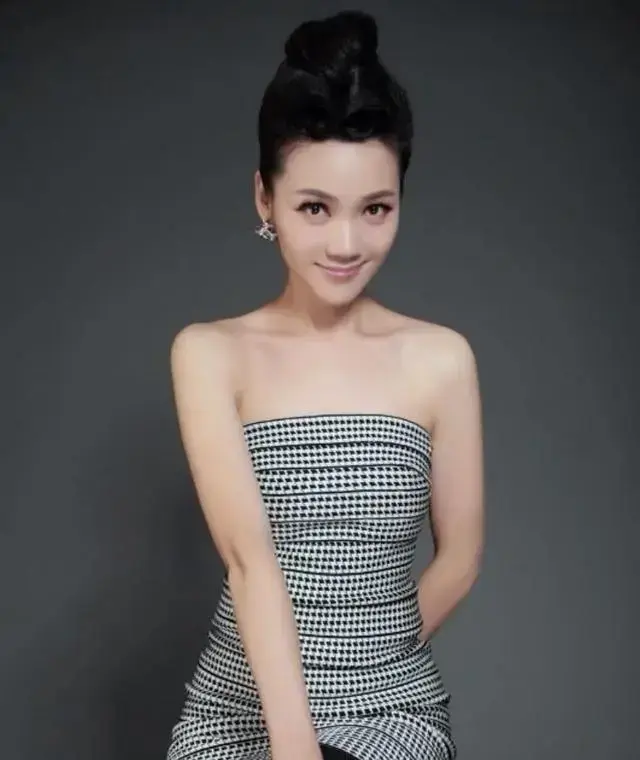 安徽卫视王牌节目美女主持人风采一览,美与知性并存