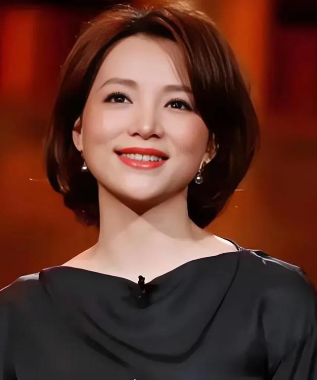央视的十大美女主持人,被誉为频道的“当家花旦”