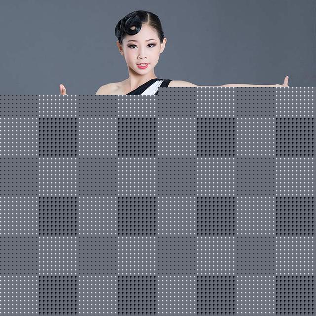 遍地流氓？太古里女网红当众擦边露底裤，真是饱眼福长见识了！