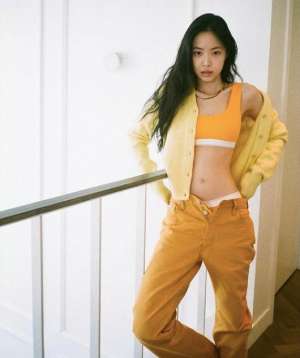 韩国女主播性感图(韩国女艺人孙娜恩SNS发照秀性感诱惑魅力)