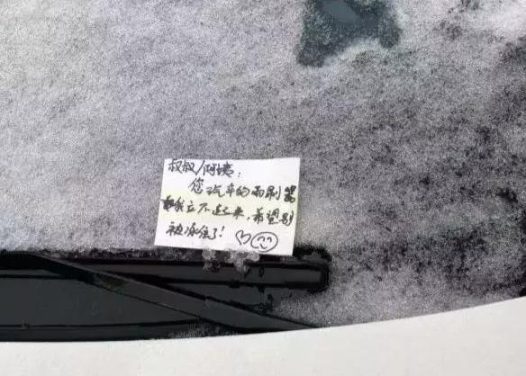 11岁宁波女孩雪夜里忙到深夜11点半,朋友圈好多人被暖哭……