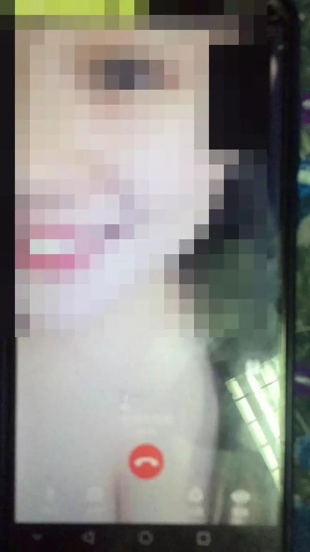 女主播每晚直播不堪表演,13岁儿子就在隔壁房间