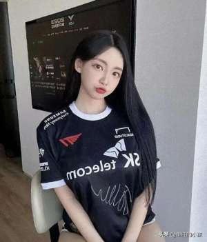 美丽的女主播在线观看(最美女主播还得是韩妹，这大白腿)