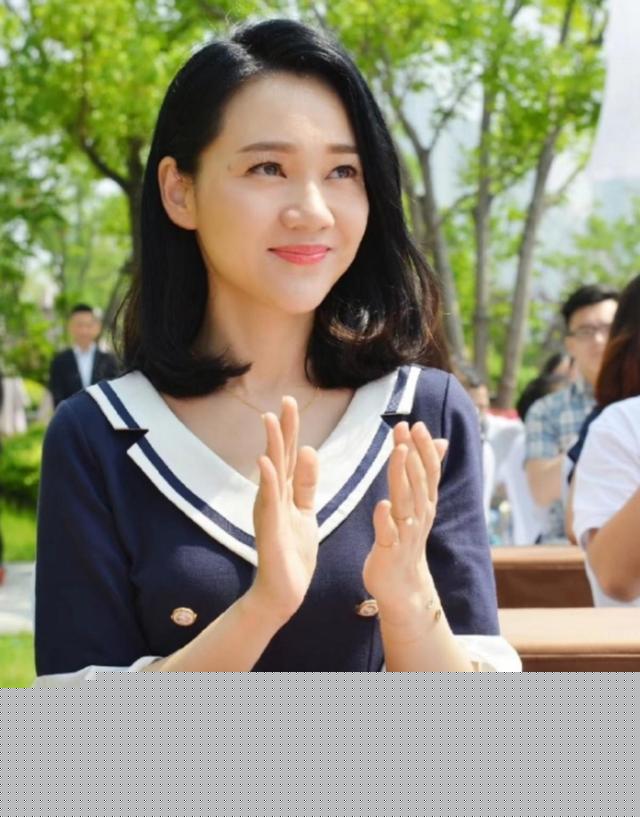 安徽卫视王牌节目美女主持人风采一览,美与知性并存