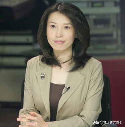 她是凤凰卫视最年轻、漂亮的新闻主播,温柔可人犹如邻家姐姐