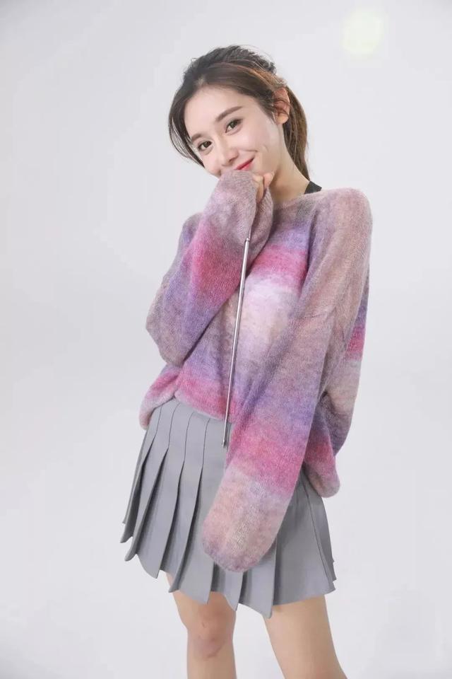 NBA女神宋美娜性感写真，她的解说为何能迷倒万千球迷？