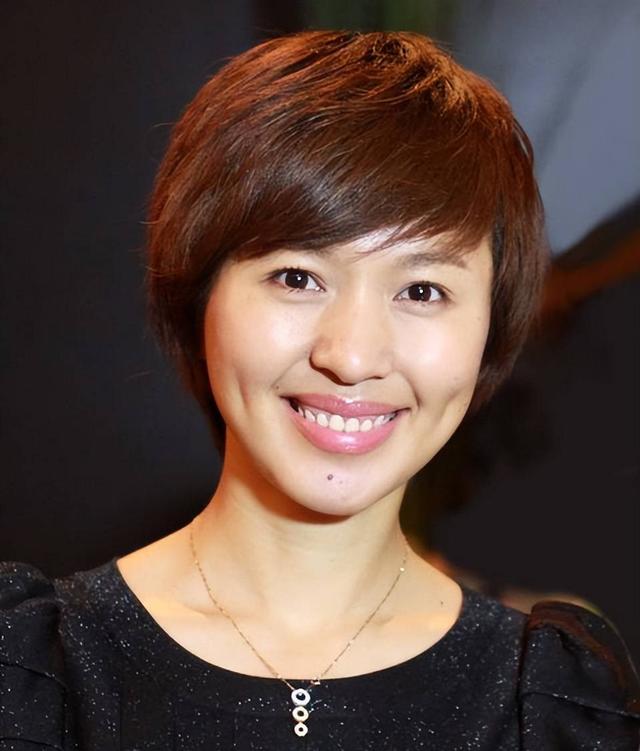 欧阳夏丹:没了央视光环变普通人,46岁仍单身,在新圈子红到发紫