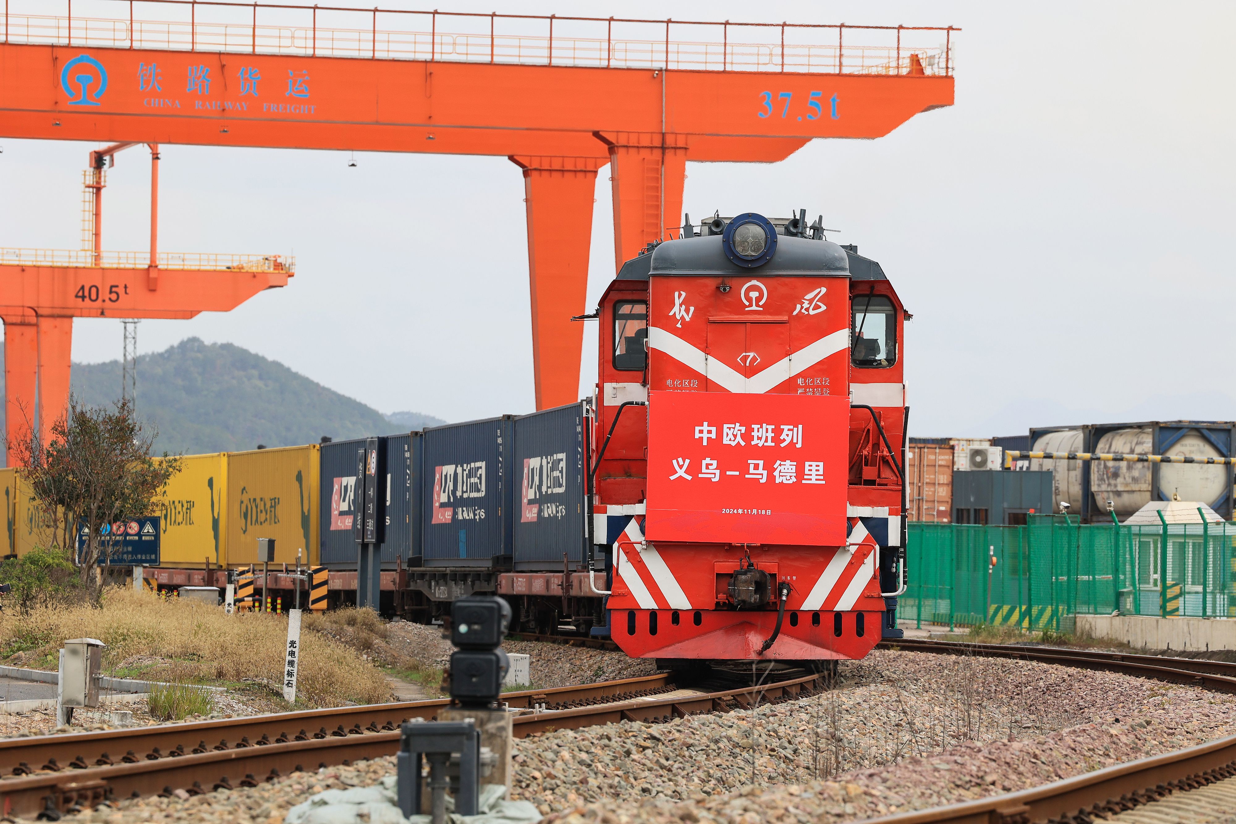 联播+丨三年三访 西班牙首相为何如此重视中国？