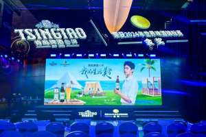 杨洋见证青啤金奖白啤再出新！青岛啤酒“醉樱浮白”樱花味白啤携香上市