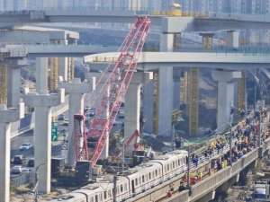 上海地铁遭起重机侵入，原因公布