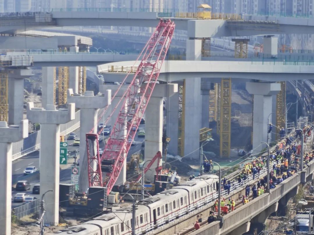 上海地铁遭起重机侵入，原因公布