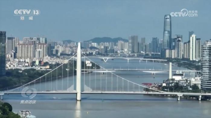 焦点访谈｜坚定不移办好自己的事 中央政治局会议为经济工作定向稳舵