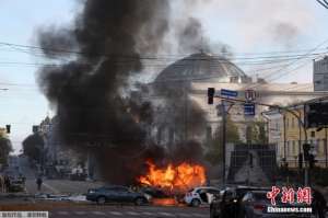 乌称基辅遭“大规模袭击”多人受伤 防空系统启动